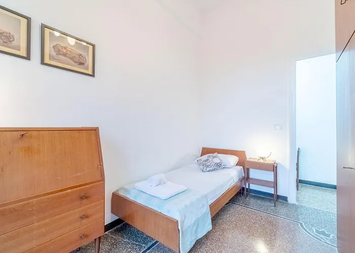 Genova San Fruttuoso Vintage & Roomy Flat