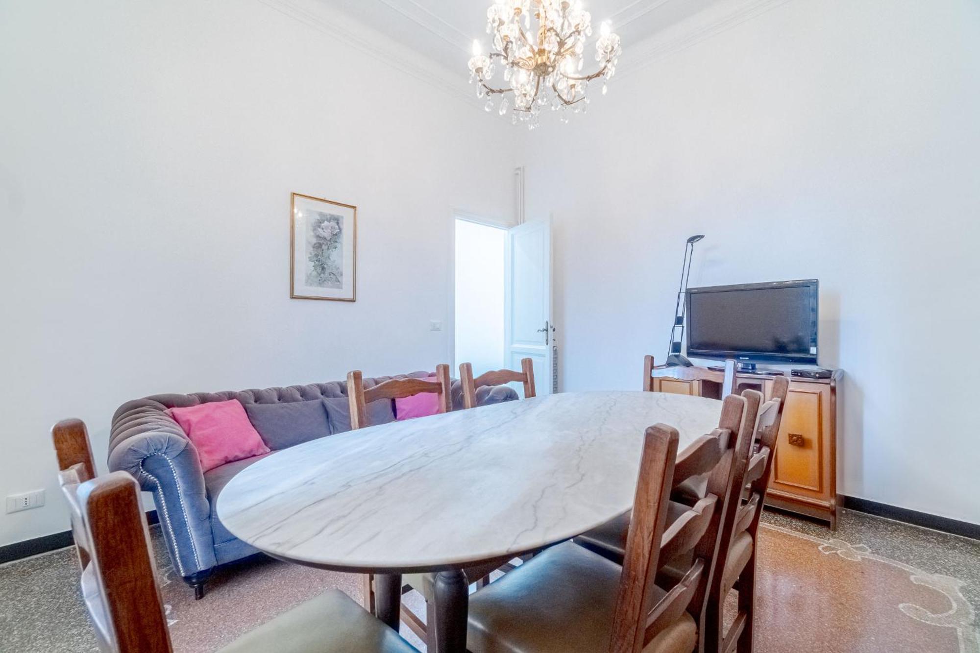 San Fruttuoso Vintage & Roomy Flat Genova